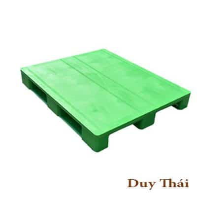 Closed deck hygienic plastic pallet for medical