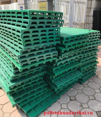 Ảnh minh họa pallet lót sàn được làm từ chất liệu nhựa